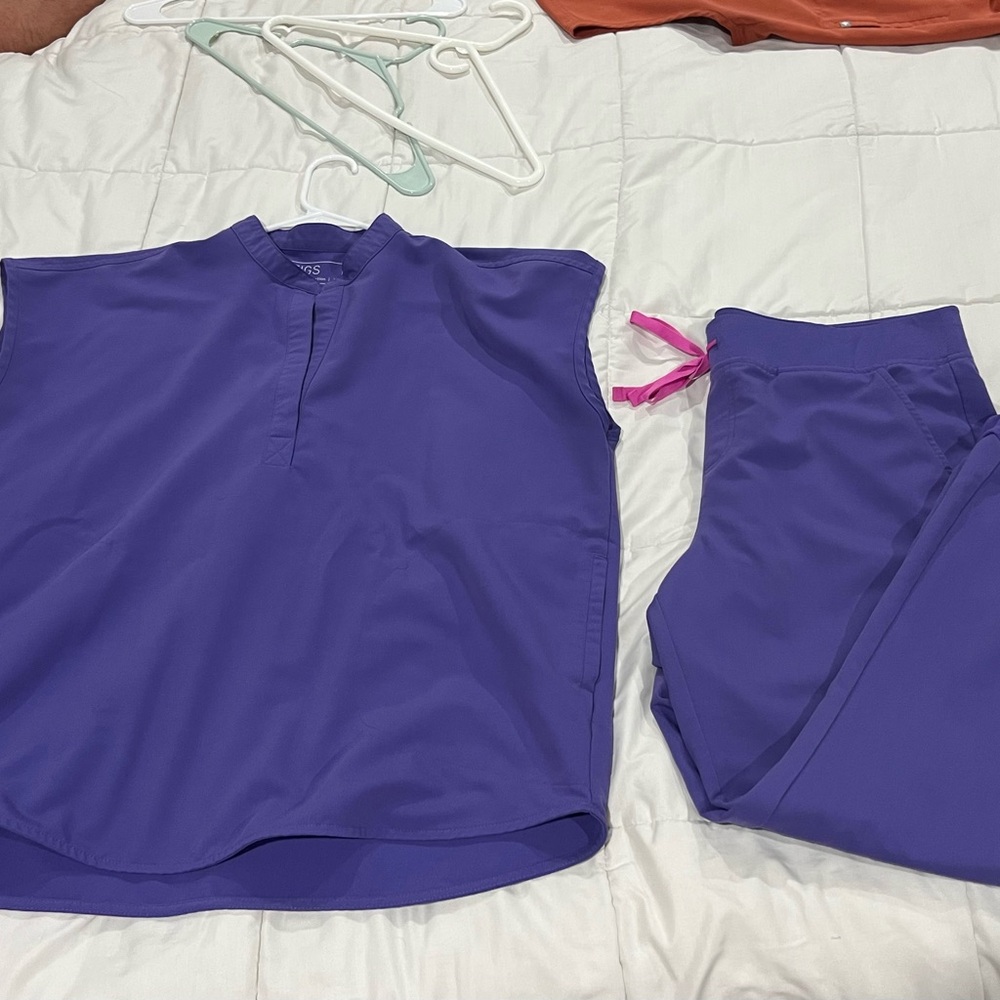 Figs scrub set. L scrub top XL scrub jogger.$45 can be sold separate see listing
